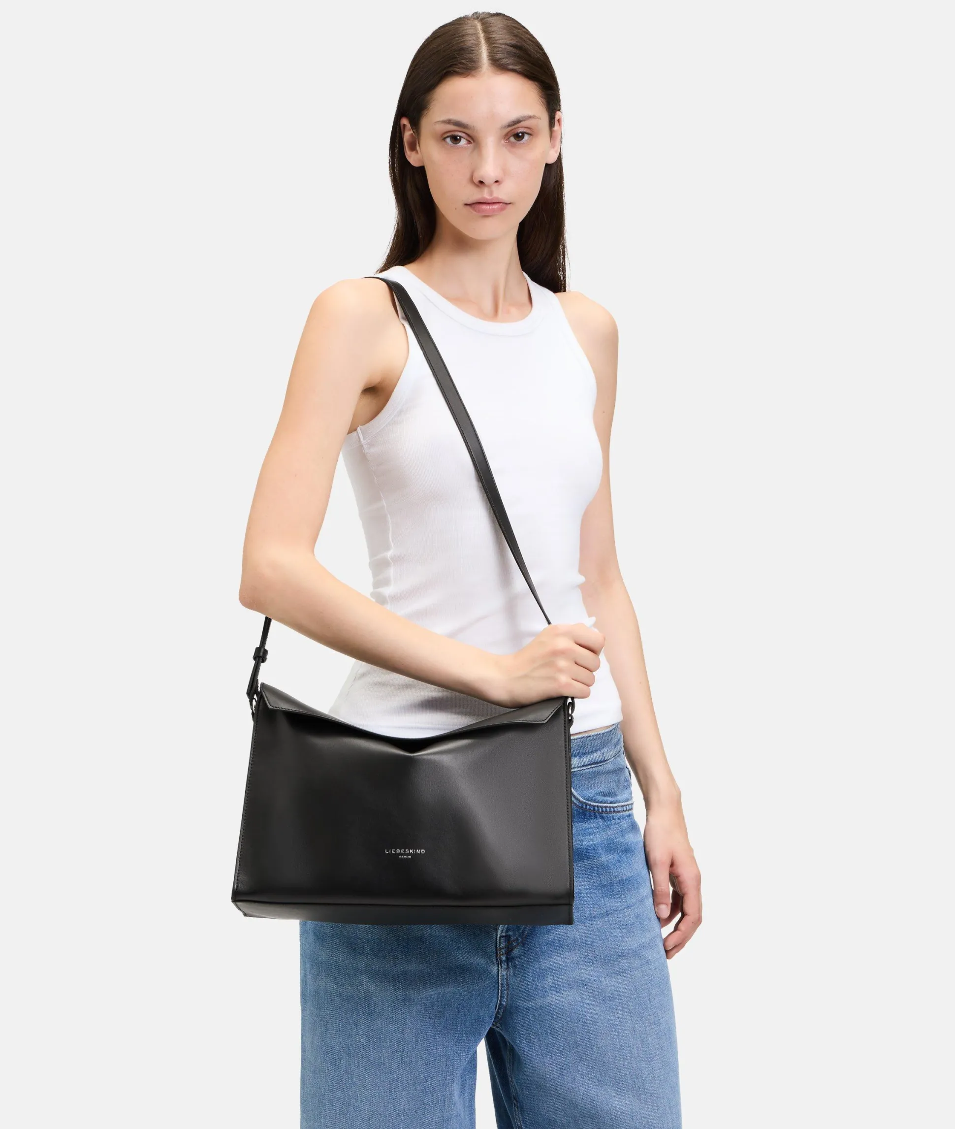 Lora Crossbody M