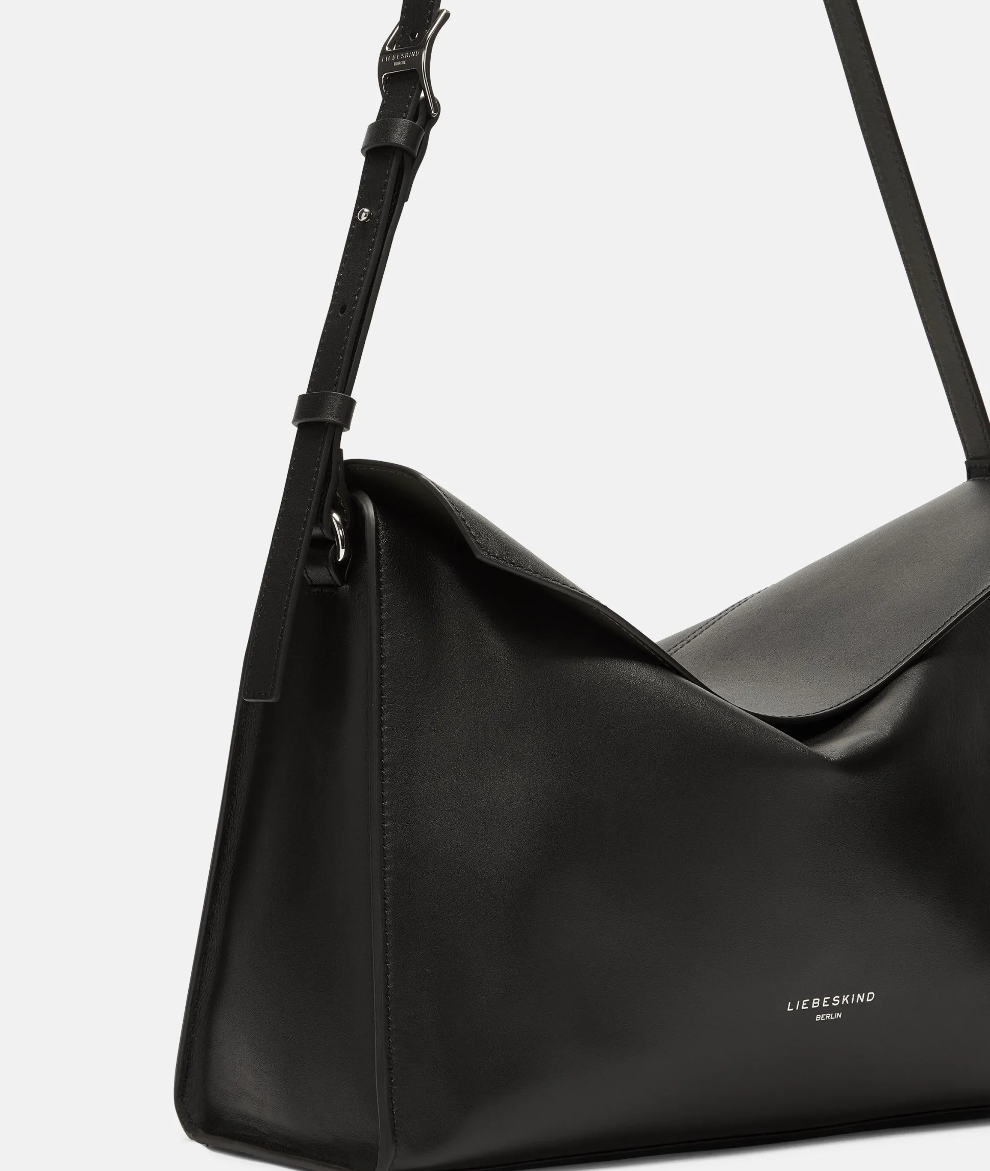 Lora Crossbody M